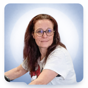 Klidný pohled s modrým pozadím